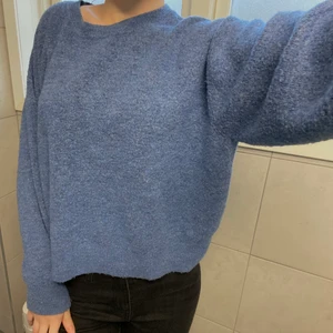 Stickad Tröja  - I ett bra skick passar en S eller M