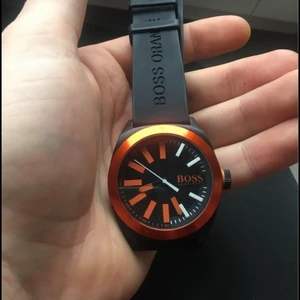 Hugo boss klocka - Hugo bos klocka i bra skick, batteriet behövs bytas bara!