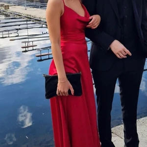 Röd balklänning  - Säljer min fina röda balklänning ❤️ Storlek XS 