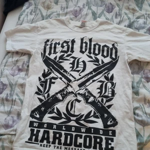 White shirt - I just don't wear it😐 I'm tooo ticckhh for it🤭