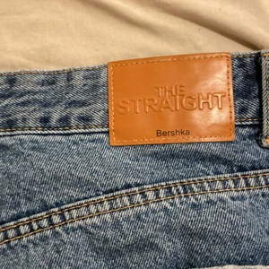Högmidjade jeans 🤩🤩 - Tvär snygga Jeans🤩❤️, har använts få gånger, kommer inte till användning längre😸