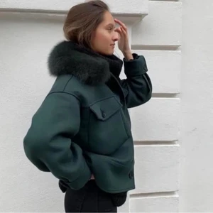 Meotine jacka - Intressekoll! Storlek S/M, köpt i julas och använd ca 5 gånger så i nyskick. Så fin och trendig till våren😍 kommer inte till användning då jag är för många jackor. Kan tänka mig sälja för minst 2500!