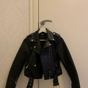 Zara skinnjacka - Sällan använd, storlek xs 