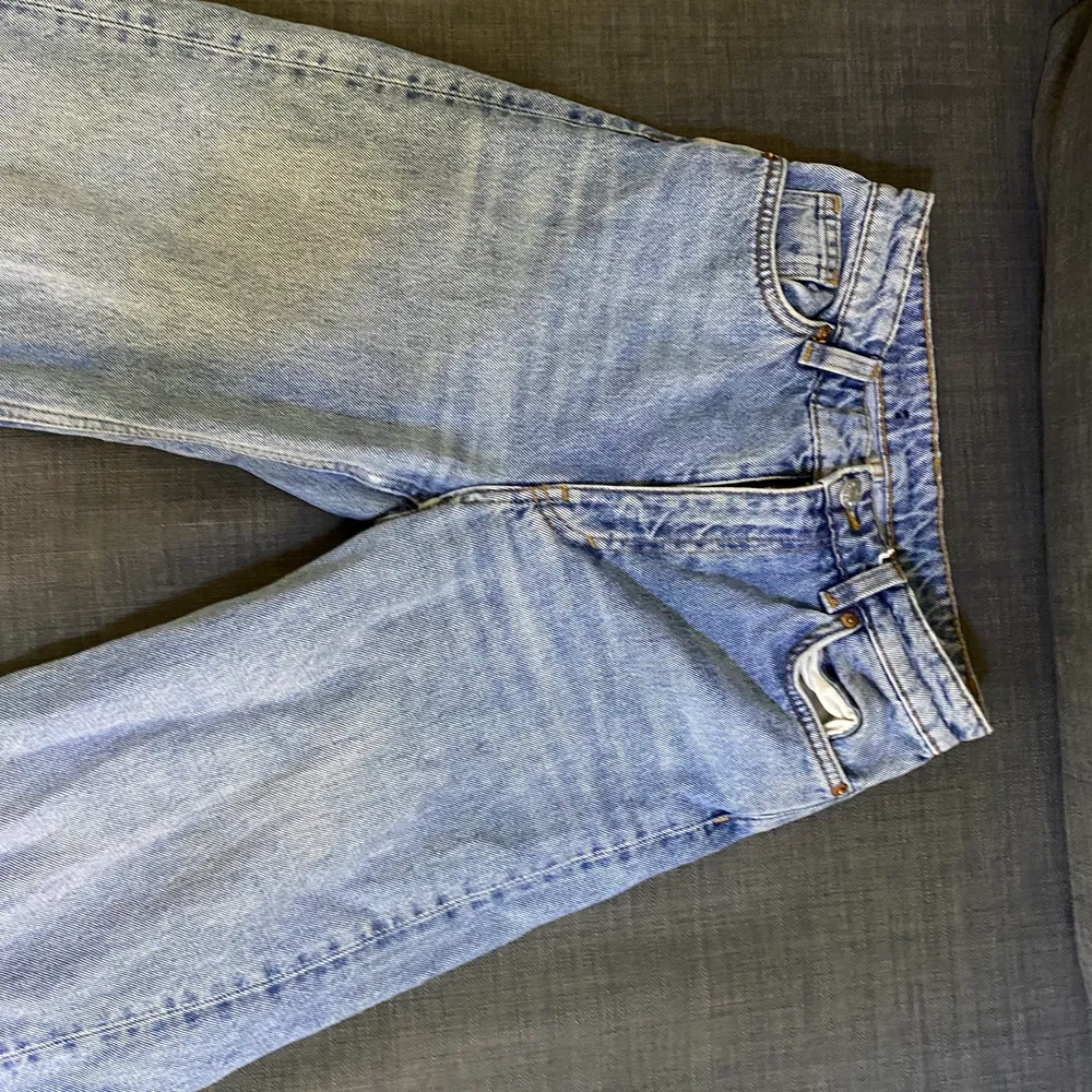 Hej säljer dessa jättesnygga Jeansen då de inte kommer till användning, har använt de 5-7 gånger så skulle säga att de har bra skick.💓. Jeans & Byxor.