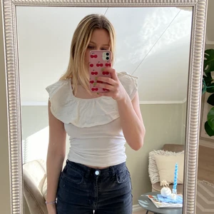 Volang topp - Super fin volangtopp från ginatricot, går att bära på flera sett!💗