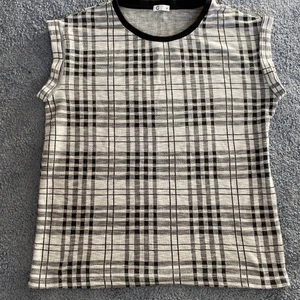 Väst - Jättesöt väst från cubus! Knappt använd💕 Säljer då jag ej använder den (: Står M på lappen och skulle säga att den sitter som en lite loose M!