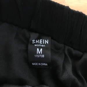 Kjol  - Säljer min nya kjol, som är en M, skicka för mer info 