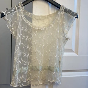 Topp - Säljer denna superfina toppen, Gratis frakt 