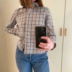 Skjorta COS - Säljer denna fina skjorta från COS som tyvärr blivit för liten 🥰