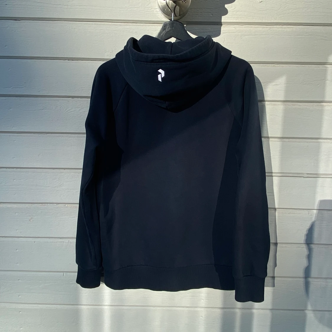 Peak Performance Hoodie (M) - 90