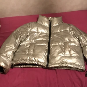 Jakca - Hej säljer min jacka som är andvänd 3 gånger 