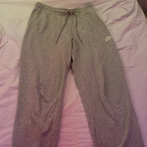 gråa nike byxor  - kommer inte till användning längre 