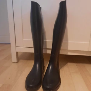 Ridskor - Säljer ett par ridskor som är används cirka 5 gånger, aldrig ramlat av med. 