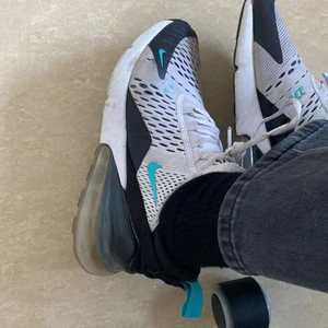 Nike 270 - Använd men har legat i ett tag på grund av att de har varit för små för mig och förutvarande i ganska bra skick 
