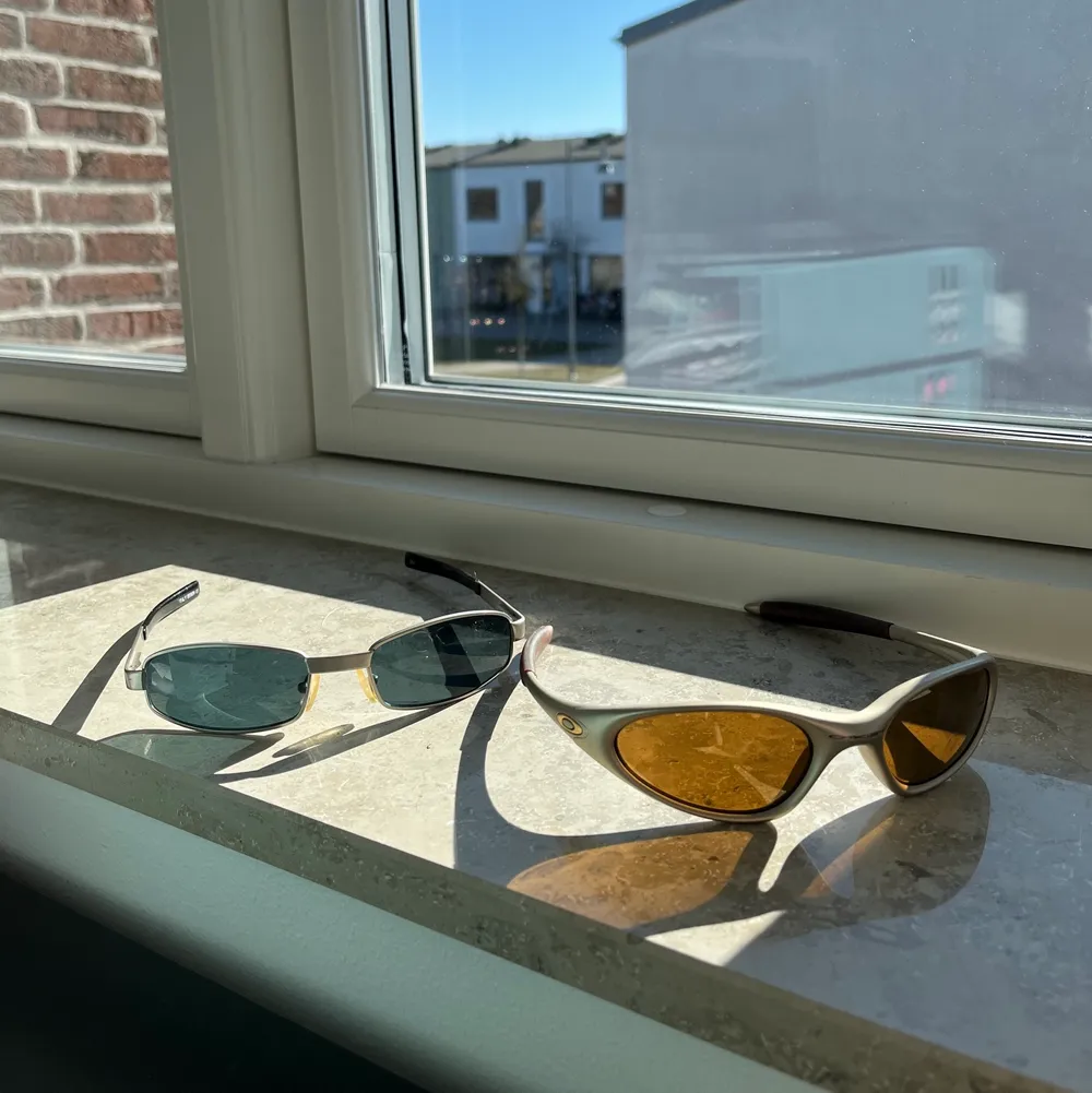 Vintage solglasögon för 100 kr styck 😉👯‍♂️ Bara de silvriga kvar 😋. Accessoarer.