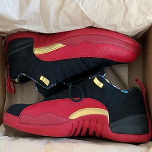 Air Jordan SuperBowl 12 Low Size 40,5 - I’m selling a lightly worn (twice) pair of AJ12 SuperBowl Lows. They’re in “like new” condition. 