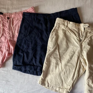 3 par linneshorts  - Rosa bondelid storlek 30, mörkblå NN07 storlek 29 beigea reserved storlek 29