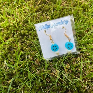 Smiley örhängen  - Smiley örhängen perfekta till sommaren 😍❤️