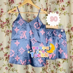 Pyjamas - Nya Satin pyjamas i Storlek 32-38, finns i olika färgar. ⭐️⭐️ Super fin och skön material, passar perfekt för sommar 💕🤩 Mötas upp i Stockholm eller frakt tillkommer 