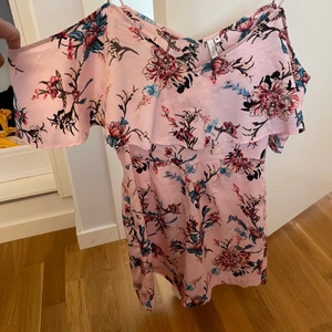 Jumpsuit Nelly - Jättefin somrig jumpsuit ifrån Nelly!🦋