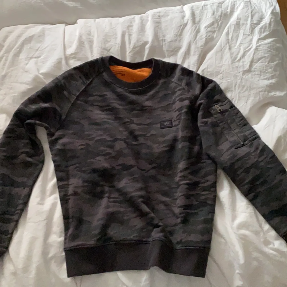 Alpha industries sweatshirt till mycket bra pris. Inköpt i helsingborg för 649kr mitt pris 150kr. Hoodies.