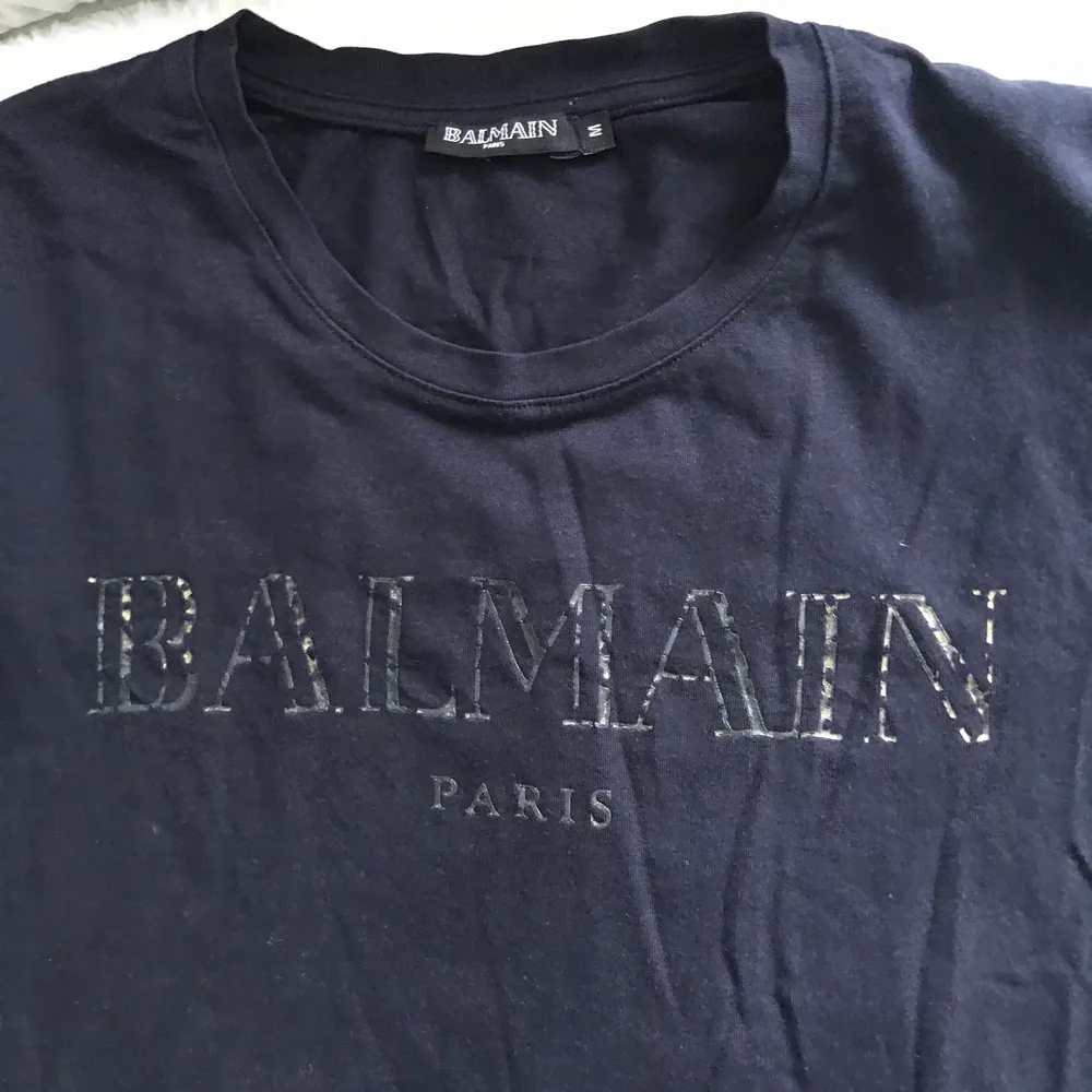 En t-shirt från Balmain Paris som inte används. I bra skick.. T-shirts.