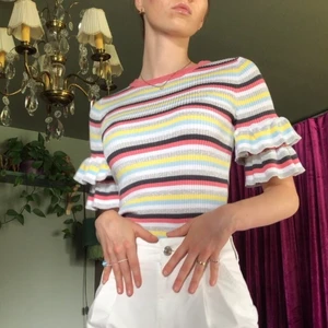 Randig tröja strl S - Söt tröja från H&M som tyvärr inte kommer till användning. Fraktkostnader står du för men det är möjligt att i stället mötas upp inom Härryda, Borås eller Göteborg. Det går att diskutera :) <3