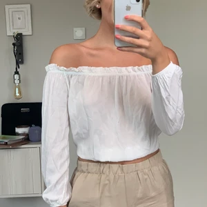 Off shoulder top - Söt vit långärmad off shoulder top