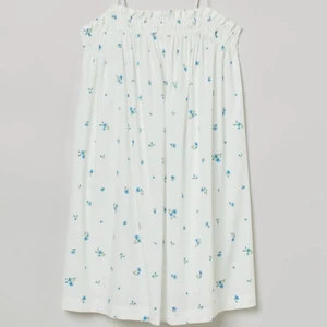 Klänning - Säljer min jättesöta klänning från hm pågrund av fel storlek.  Klänningen har endast användts 1 gång och ser helt ny ut. 