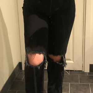 Jeans från ginatricot strl 34 - Säljer mina svarta jeans från Gina storlek 34. Nypris 599:- mitt pris 200:- el bud. Köpare står för frakt. 