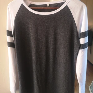 Tröja  - Aldrig använd.Storlek M.