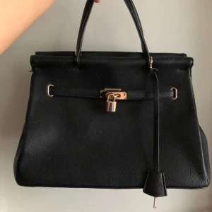 VÄSKA 100 SEK - BAG 100 SEK