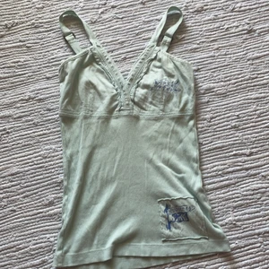 Unik Y2k topp - Supersöt topp inköpt på 2000-talet med justerbara axelband