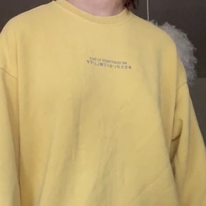 yellow sweatshirt with Japanese inscription "we dont need to talk" size S - sweatshirt in perfect condition.