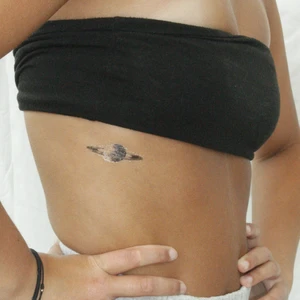 planet  - temporär tatuering i olika storlekar. priserna varierar, 25-220kr beroende på storlek. 