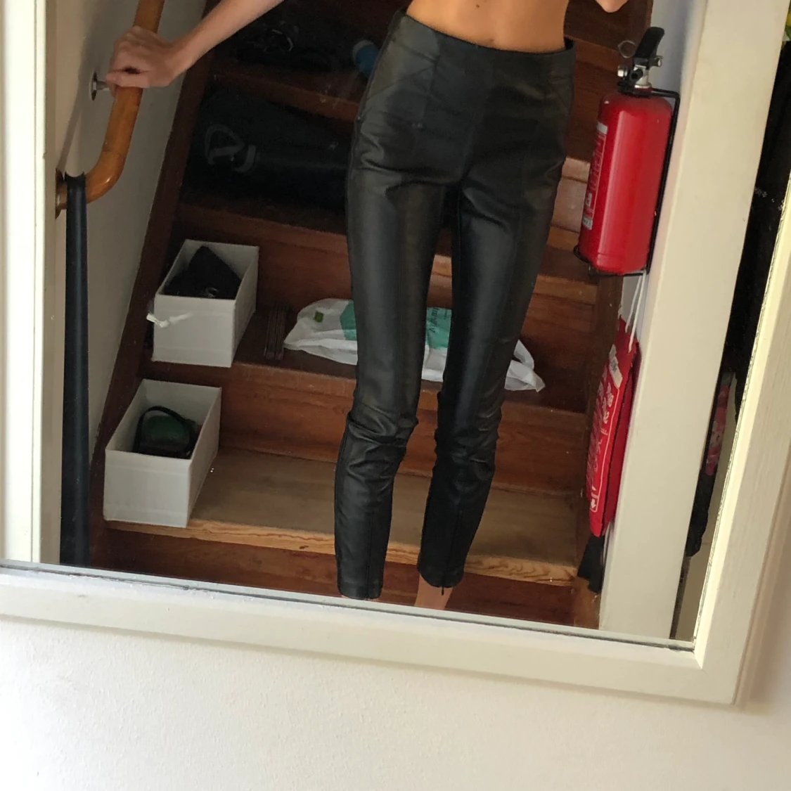 svarta läderbyxor  - 91
