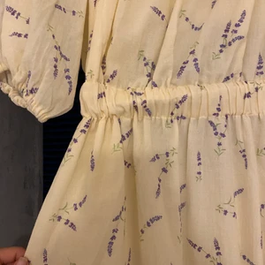 Klänning - En helt ny klänning från HM som jag ej fått användning för, jätte gulligt mönster. Prislapp kvar och orginal pris 300kr men säljer för 150kr + fraktkostnaden. 