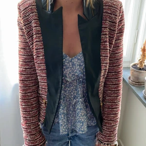 Zara jacka  - Säljer en cool jacka ifrån zara! 