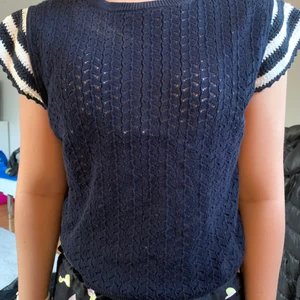 Virkad zara tröja  - Snygg marinblå virkad tröja perfekt för sommarn, buda i kommentarerna💝