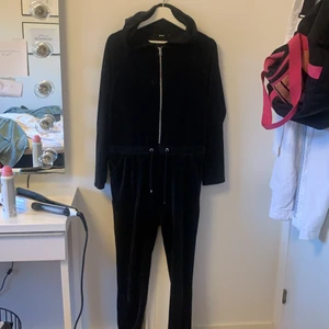 Byxdress - Superskön mjukisbyxonepice, säljes för att den ej kommer till användning längre. Storlek S, knappt använd, 100kr exklusive frakt 