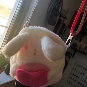 Kanin axelväska - Köpte för några veckor sedan, inte använd. ❤️ axelbandet är justerbart ❣️ Kunden är ansvarig för frakten ❗️