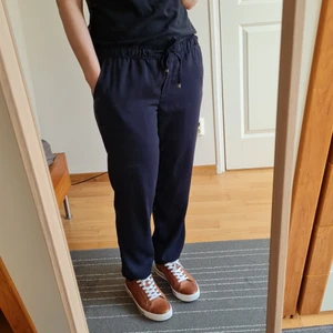 Navy blue trousers - Classic navy blue pants. Very comfortable loose cut. Waist 34 cm, elastic waist can stretch to 48 cm. Inner length 75 cm, outer length 95 cm. With practical pockets 😊