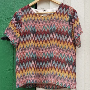 Dry Lake topp  - Denna märkes topp är köpt i butiken "Fiorucci"/ numera "Two Angels" i göteborg 2015. Använd 1 gång, har inga brister. Köpte den för 900 kr och säljer den nu för 100 kr. Storlek S. Den är inte åtsittande utan mer flowy. Finns 2 st tyglager, det övre är i mesh och den undre är i mjukt och glansigt.