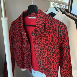 Jeansjacka från na-kd - Köpt på plick men används ej💖 