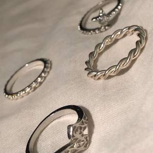 4 silverringar för 60kr, kan skickas omgående kontakta vid frågor & intresse!💗