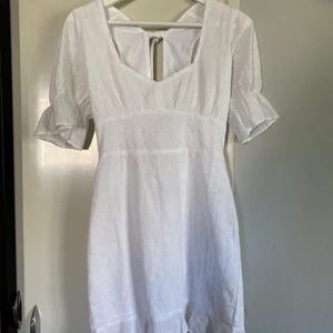 Klänning - Klänning från Nakd, storlek 36. Aldrig använd, prislapp kvar. Köpare står för frakten.