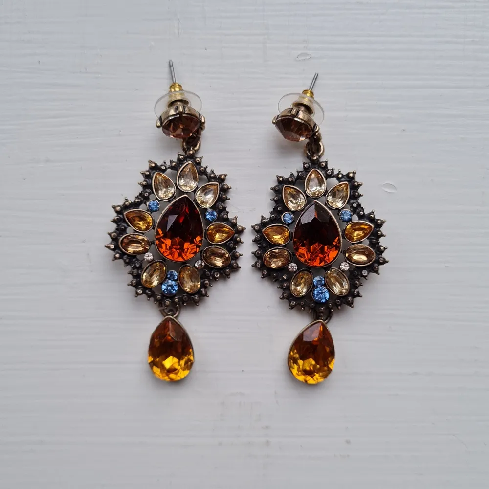 Pretty vintage-looking earings from Mango. Perfect condition  Total length 6 cm.. Accessoarer.