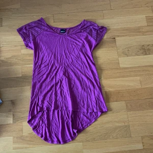 t-shirt - Den är aldrig använda 