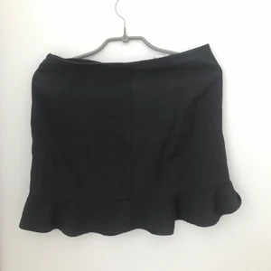 söt kjol - söt svart kjol från pull&bear strl M