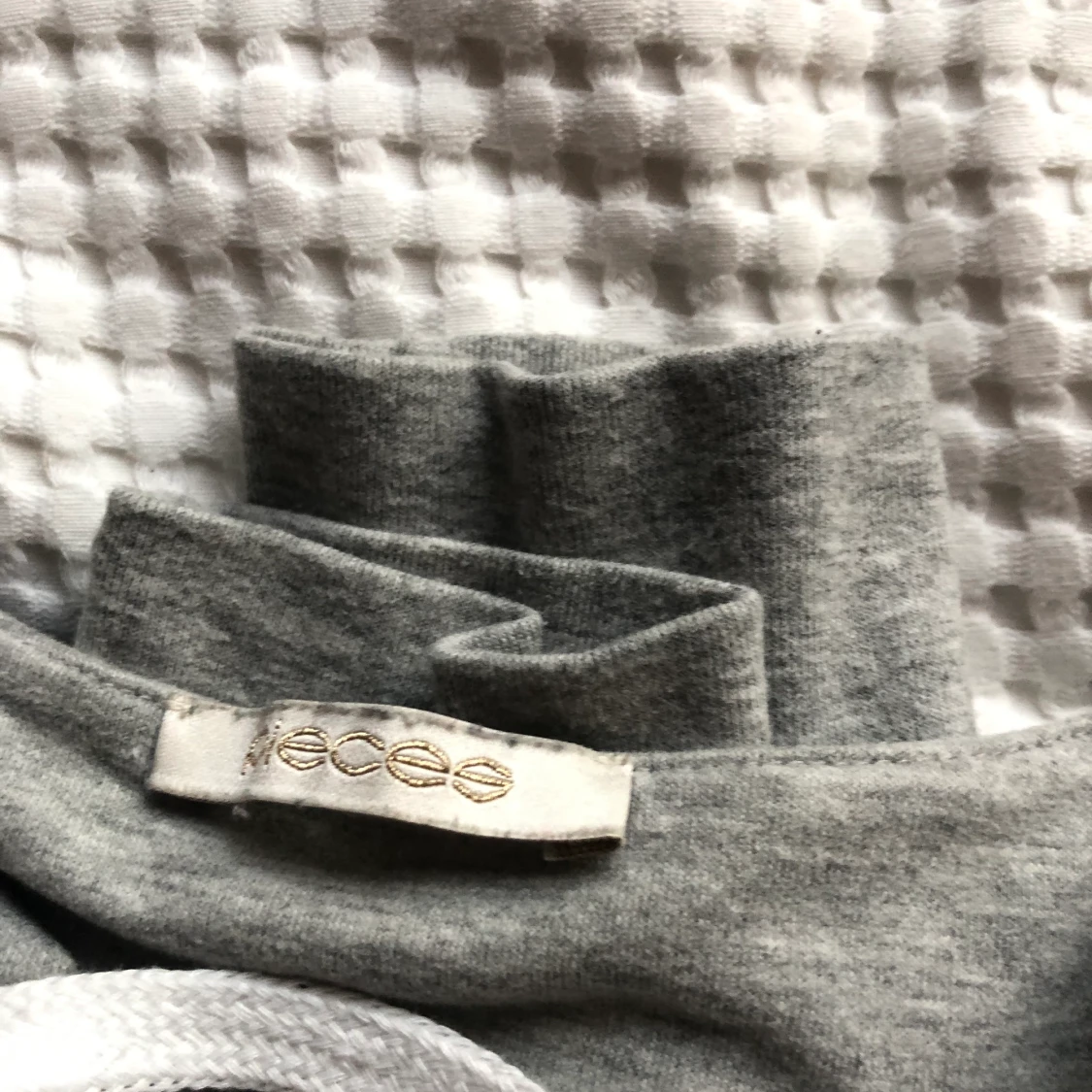 Grå sweater med snörning - 90